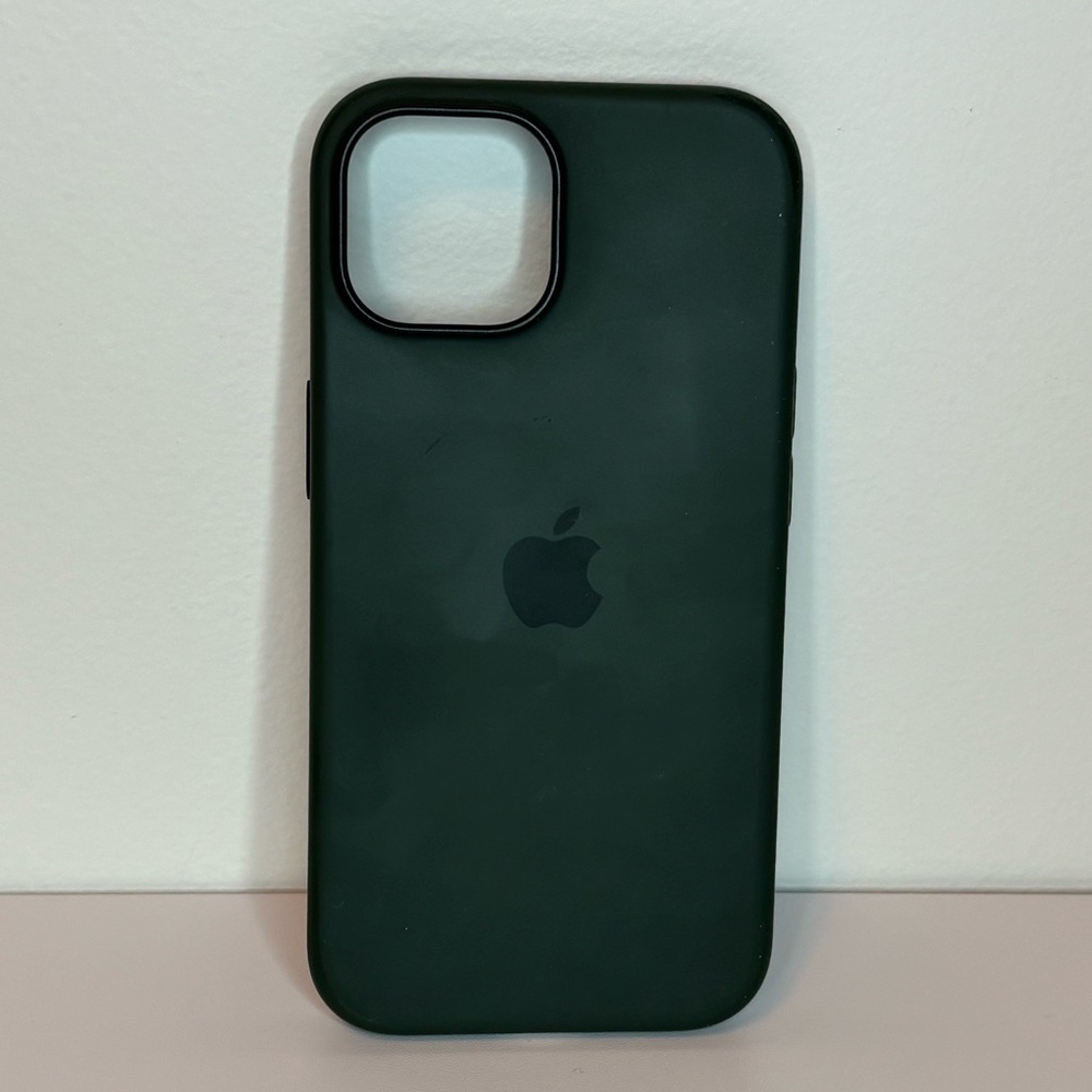 iPhone 15 Silicone Case with MagSafe
